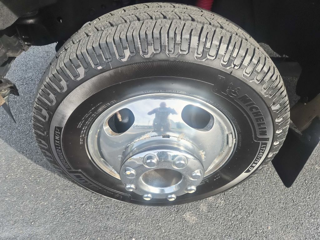Photo 18 of this FORD F450