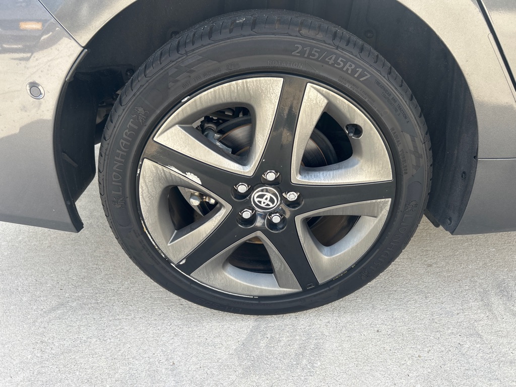 Photo 21 of this TOYOTA PRIUS