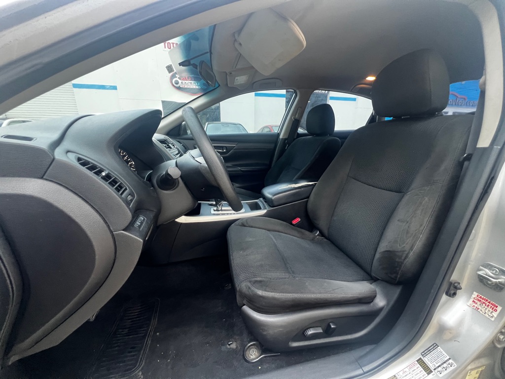 Photo 9 of this NISSAN ALTIMA