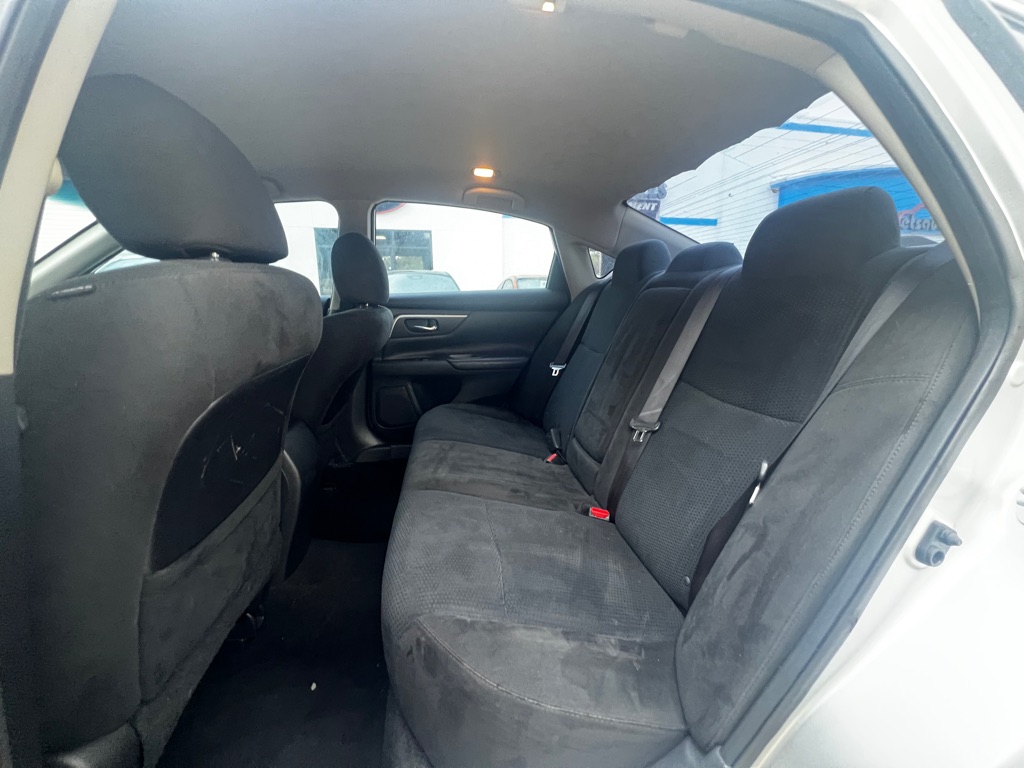 Photo 10 of this NISSAN ALTIMA
