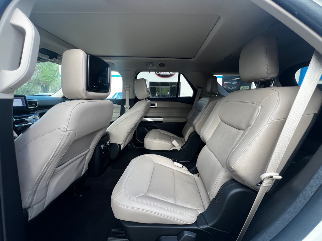 Photo 10 of this FORD EXPLORER