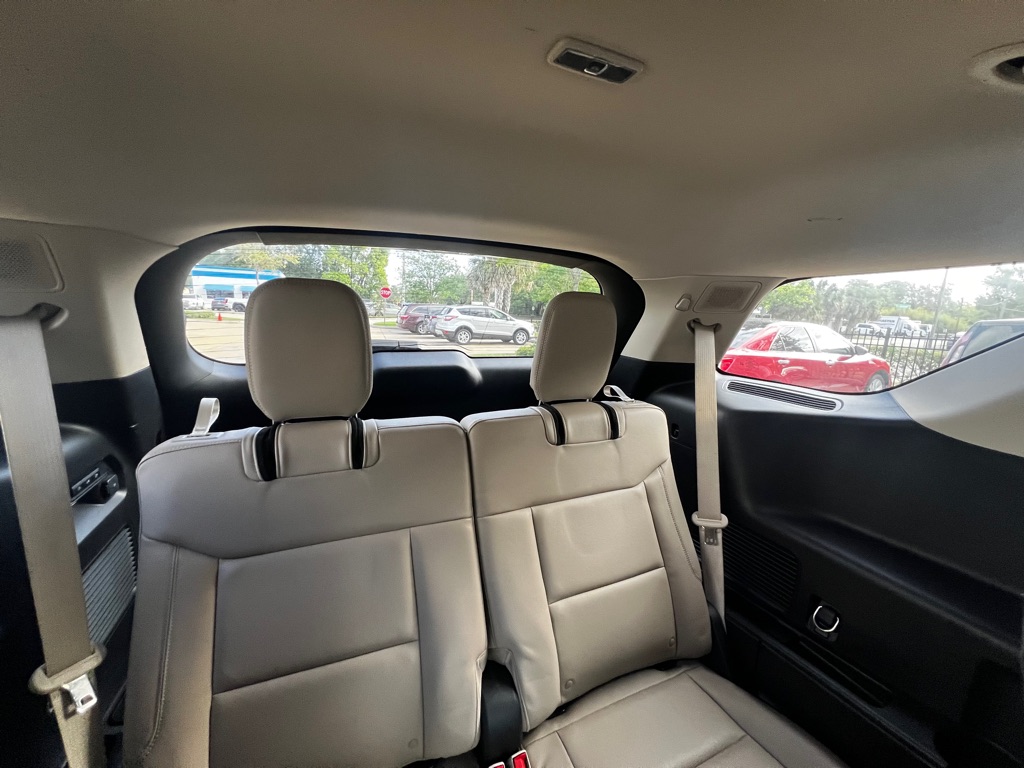 Photo 15 of this FORD EXPLORER