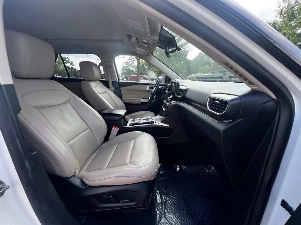 Photo 16 of this FORD EXPLORER
