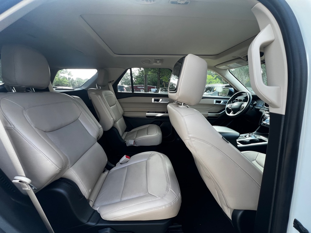 Photo 14 of this FORD EXPLORER