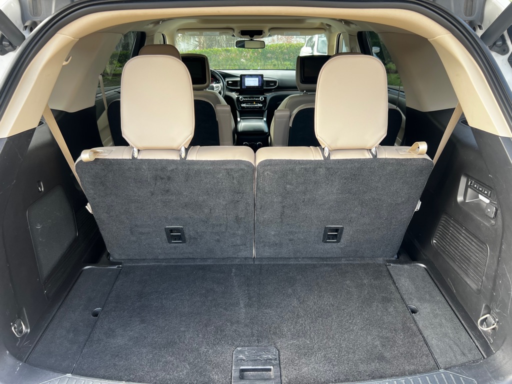 Photo 11 of this FORD EXPLORER