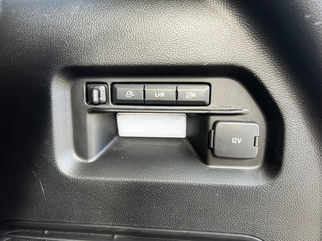 Photo 13 of this FORD EXPLORER