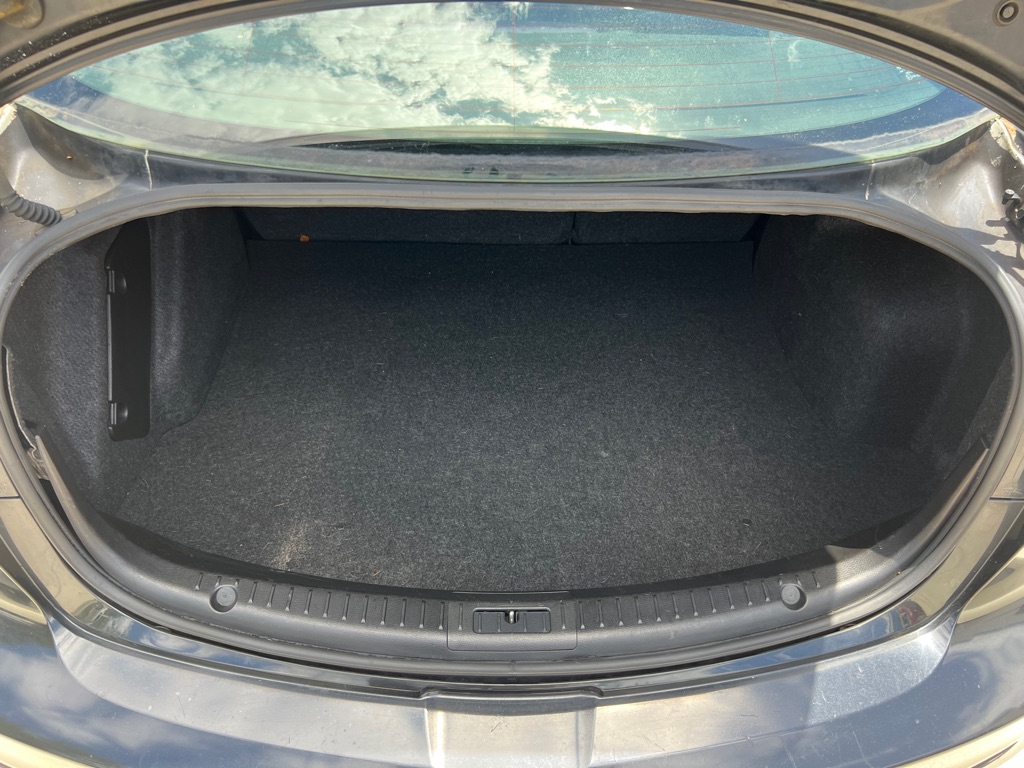 Photo 12 of this MAZDA 3