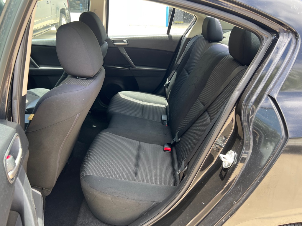 Photo 9 of this MAZDA 3