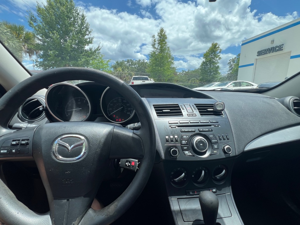 Photo 13 of this MAZDA 3