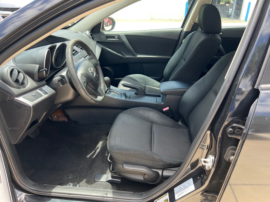 Photo 8 of this MAZDA 3