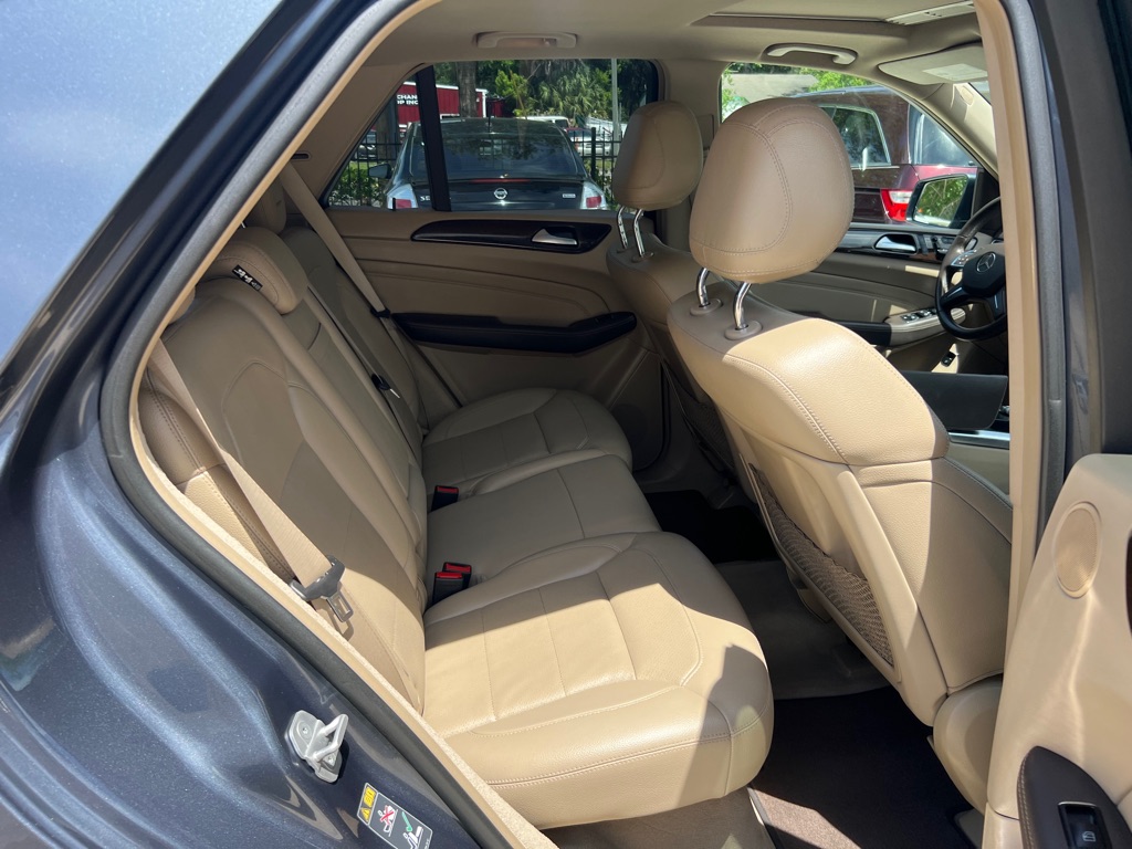 Photo 11 of this MERCEDES-BENZ ML