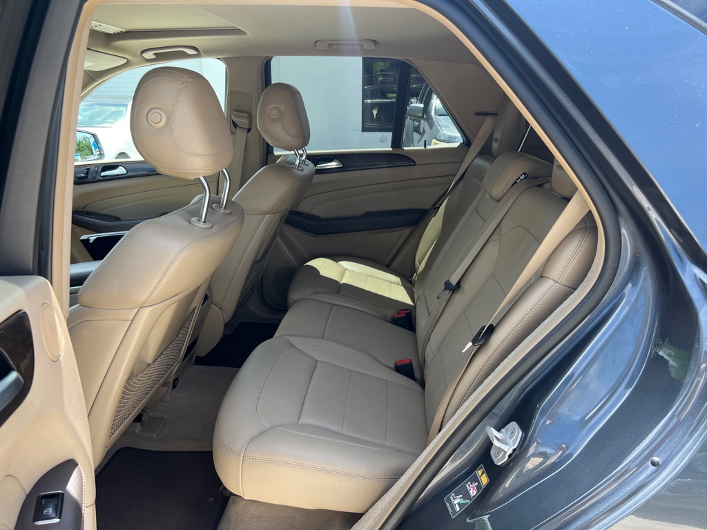 Photo 10 of this MERCEDES-BENZ ML