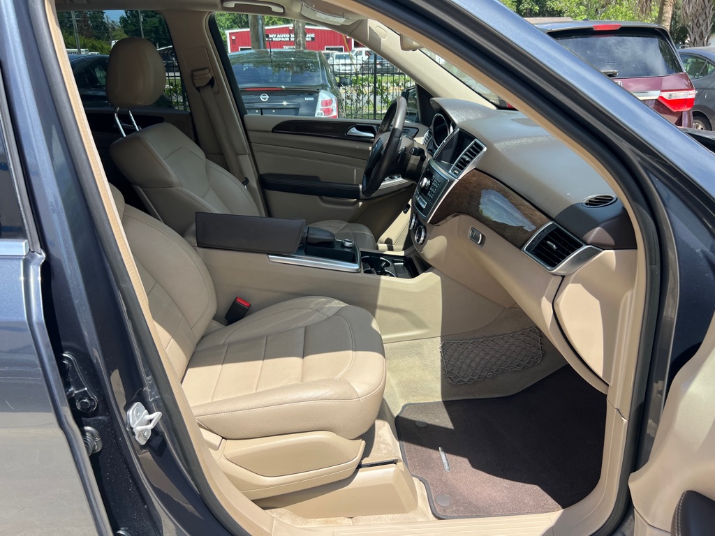 Photo 12 of this MERCEDES-BENZ ML