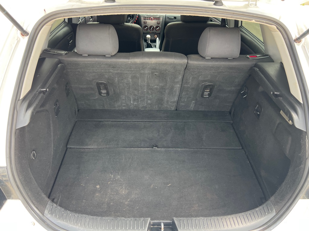 Photo 13 of this MAZDA 3