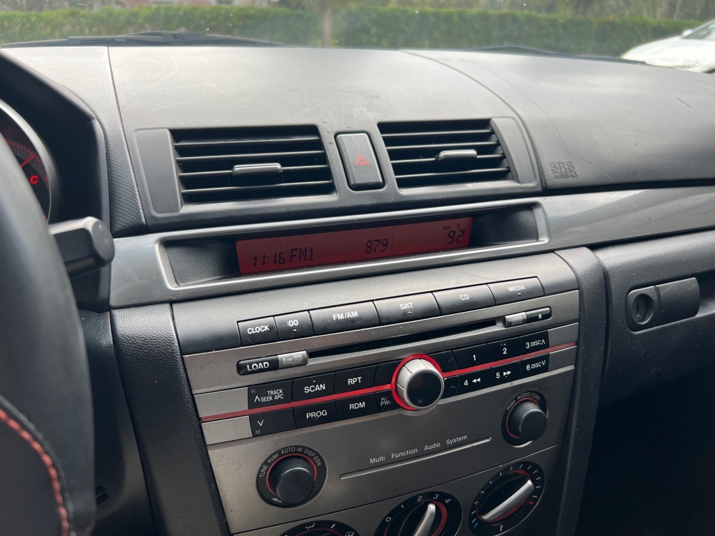 Photo 15 of this MAZDA 3