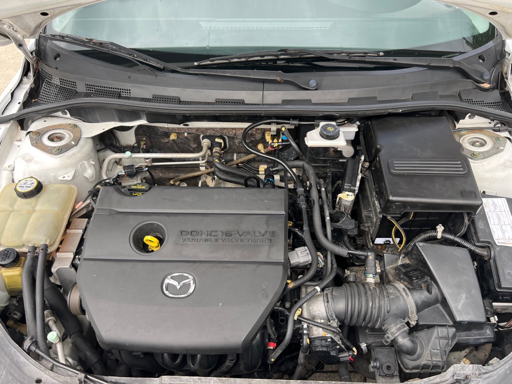 Photo 18 of this MAZDA 3