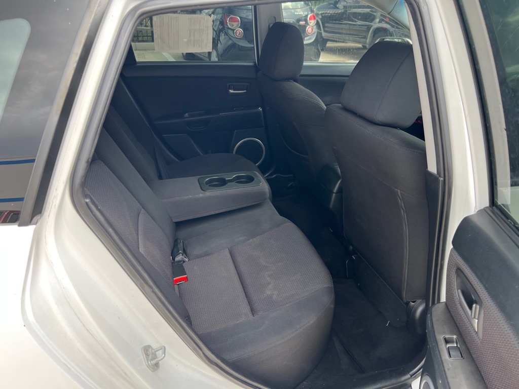 Photo 11 of this MAZDA 3