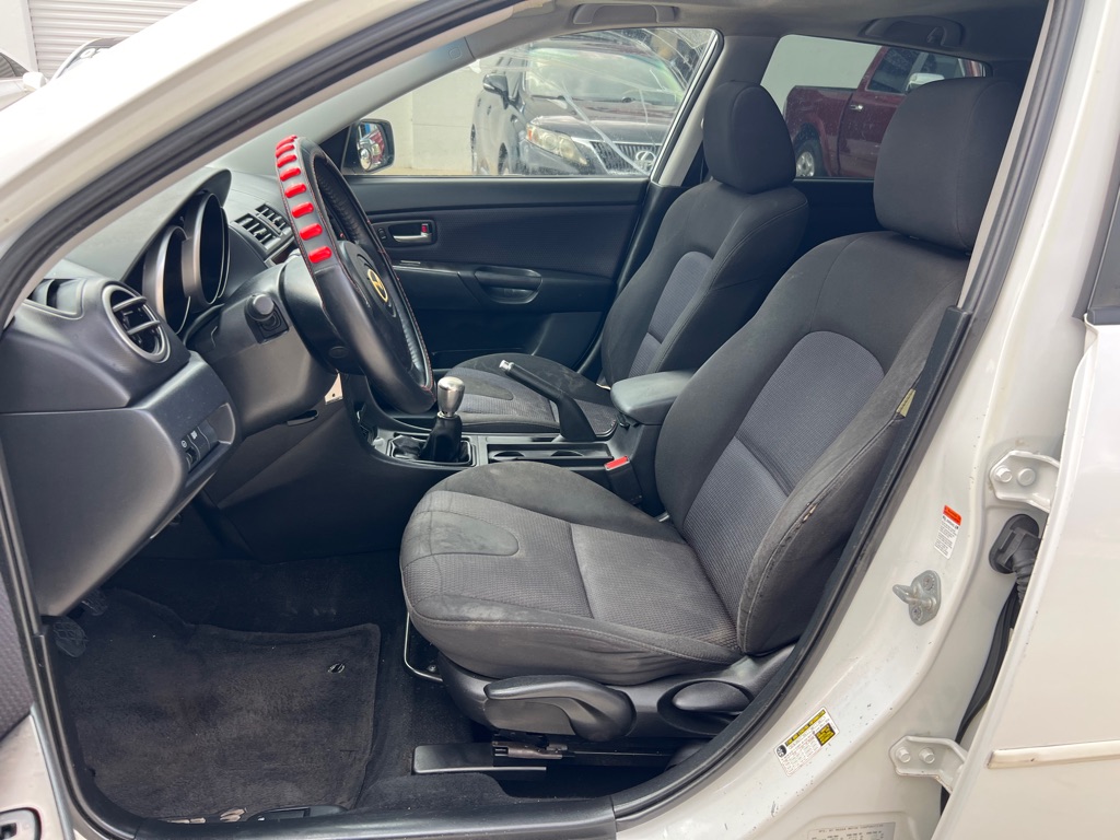 Photo 9 of this MAZDA 3