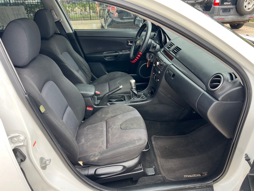 Photo 12 of this MAZDA 3