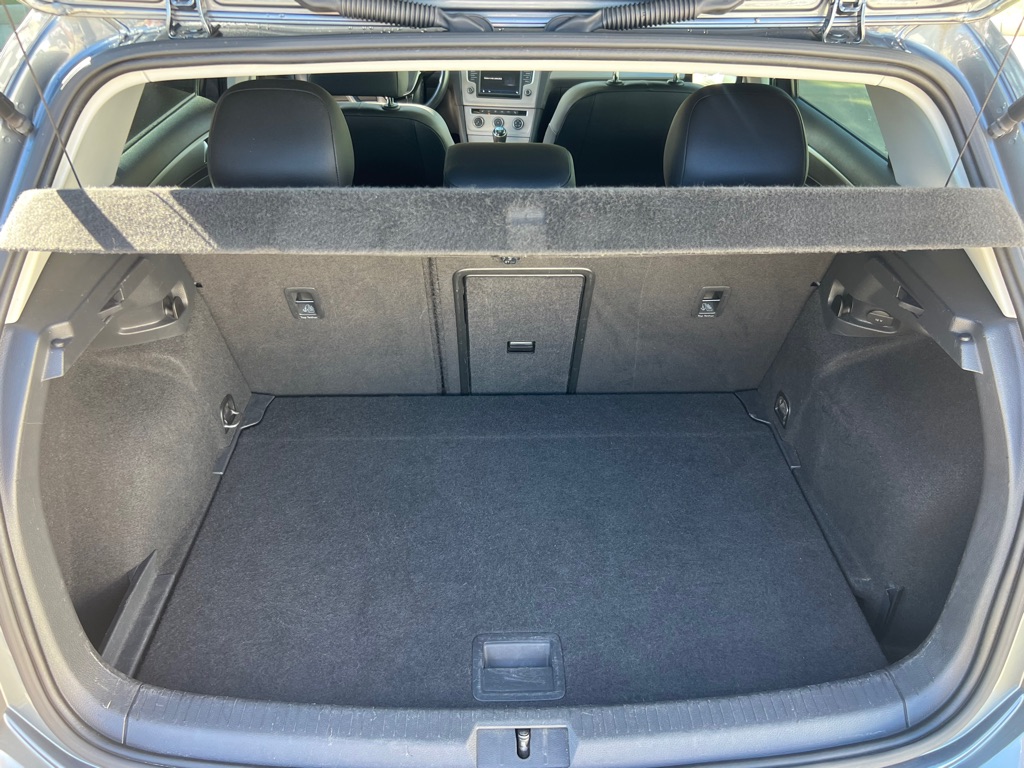 Photo 17 of this VOLKSWAGEN GOLF