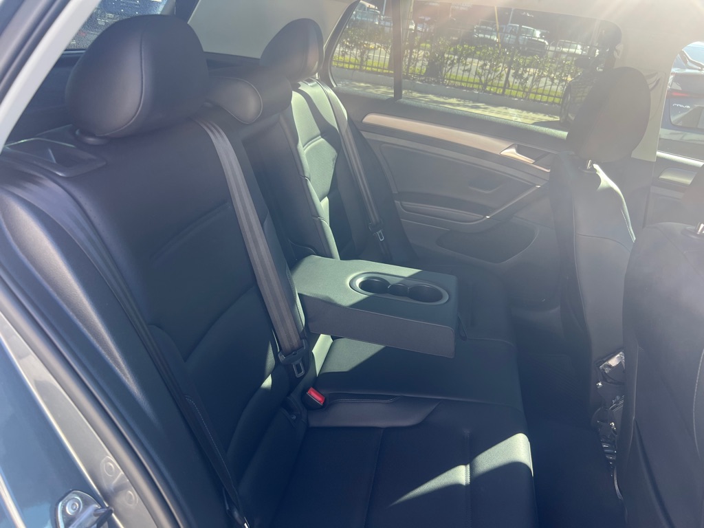 Photo 11 of this VOLKSWAGEN GOLF