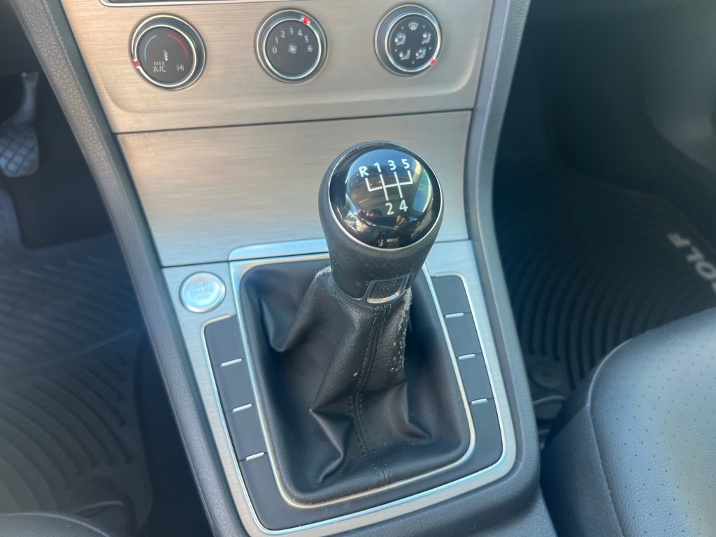 Photo 15 of this VOLKSWAGEN GOLF