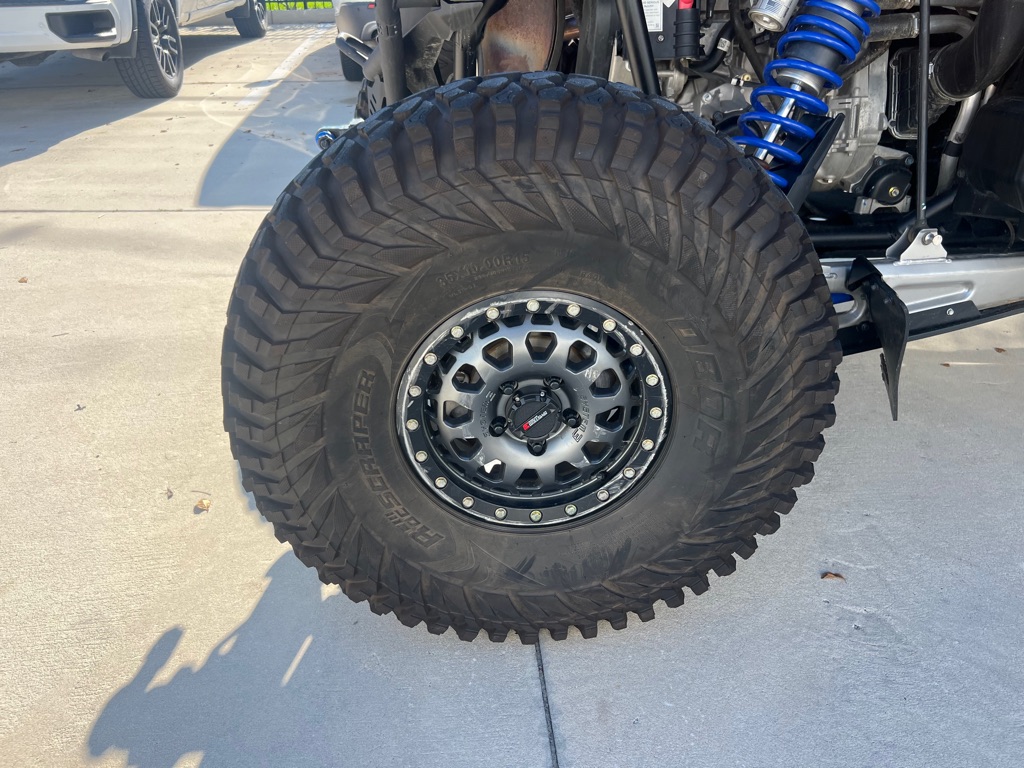Photo 16 of this POLARIS RZR PRO R