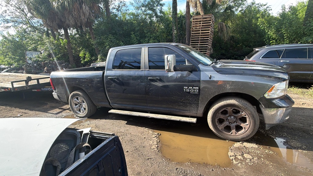 Photo 3 of this RAM 1500 CLASSIC