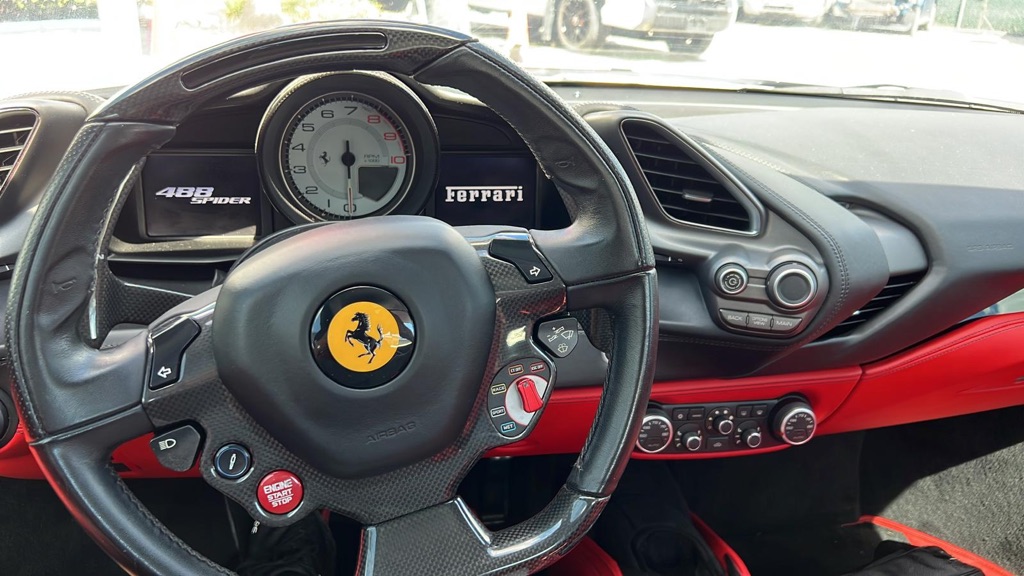 Photo 11 of this FERRARI 488 SPIDER