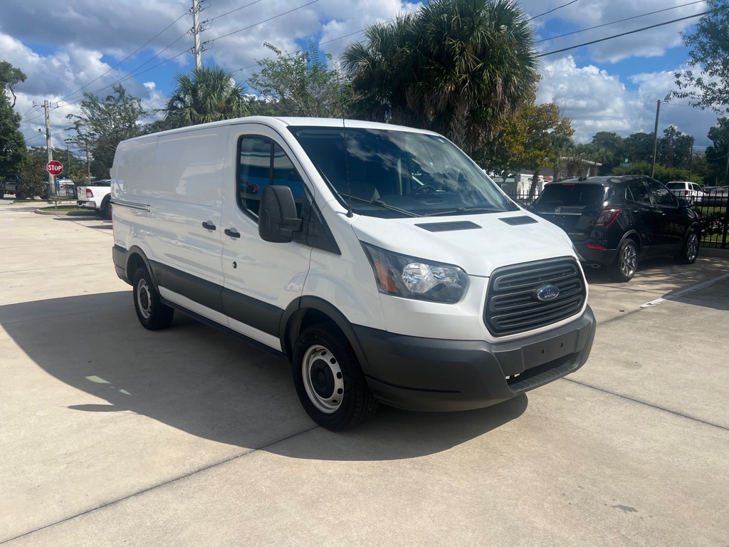 Photo 3 of this FORD TRANSIT