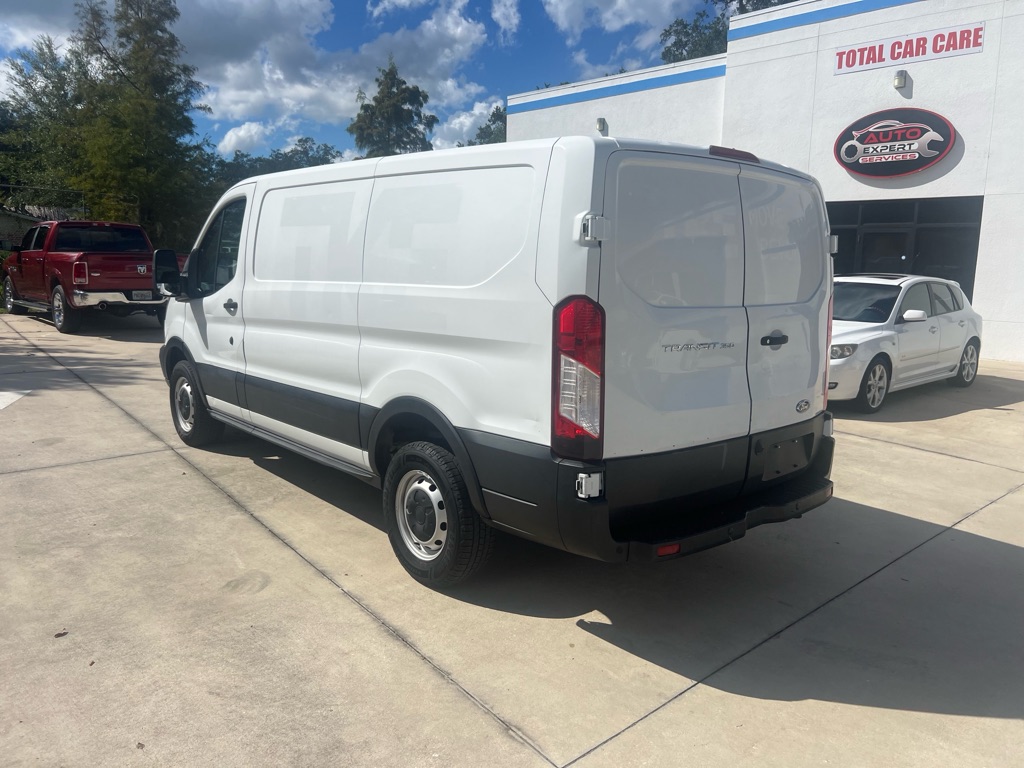 Photo 7 of this FORD TRANSIT