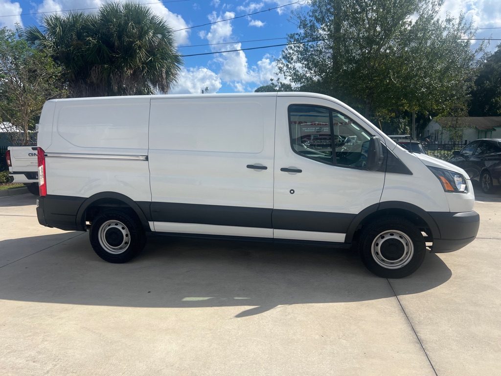 Photo 4 of this FORD TRANSIT
