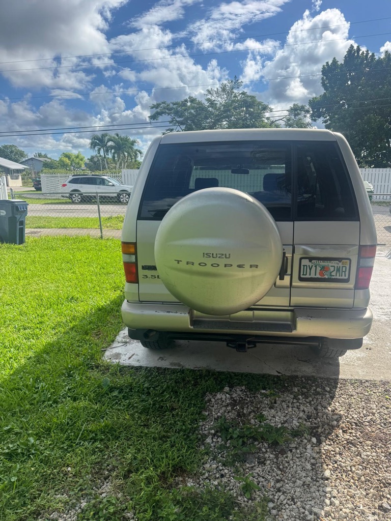 Photo 4 of this ISUZU TROOPER