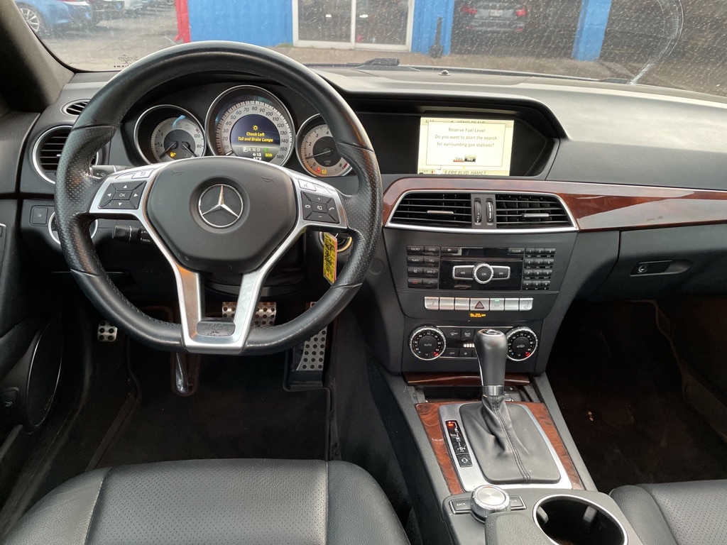 Photo 12 of this MERCEDES-BENZ C-CLASS