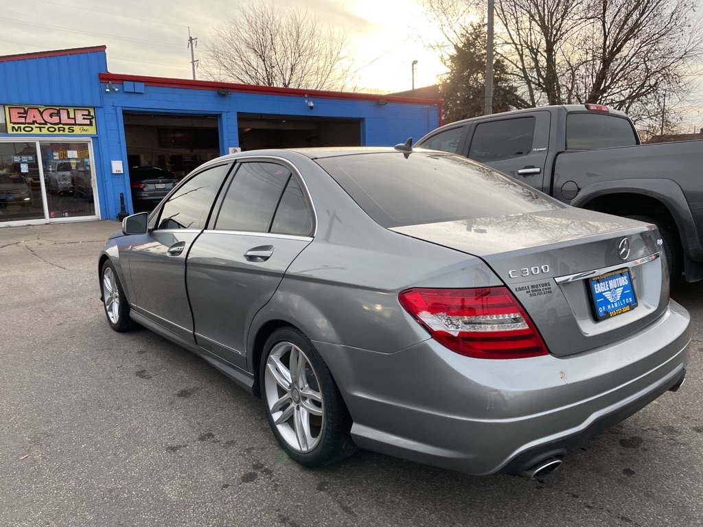 Photo 4 of this MERCEDES-BENZ C-CLASS