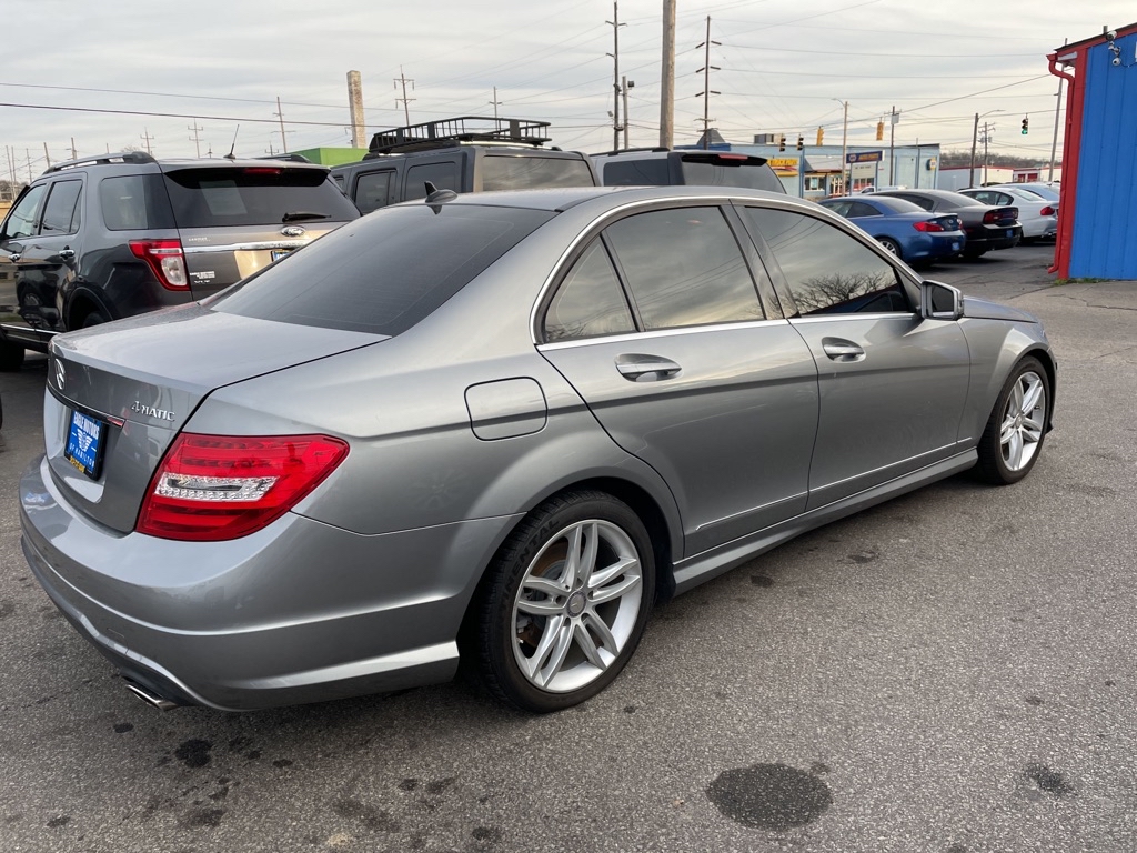 Photo 5 of this MERCEDES-BENZ C-CLASS