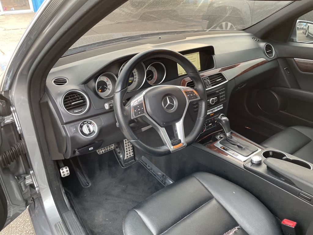 Photo 7 of this MERCEDES-BENZ C-CLASS