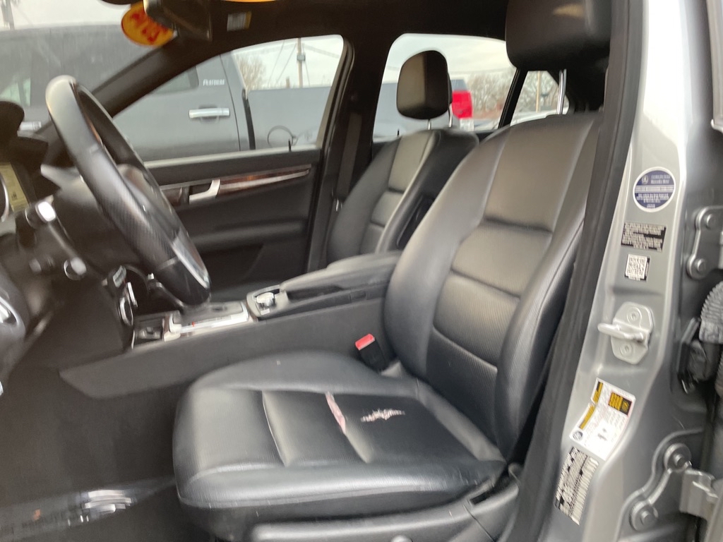Photo 10 of this MERCEDES-BENZ C-CLASS