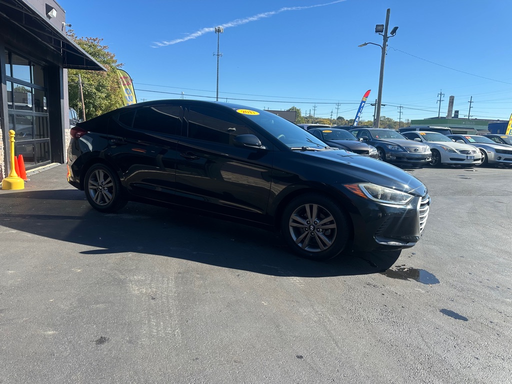 Photo 4 of this HYUNDAI ELANTRA