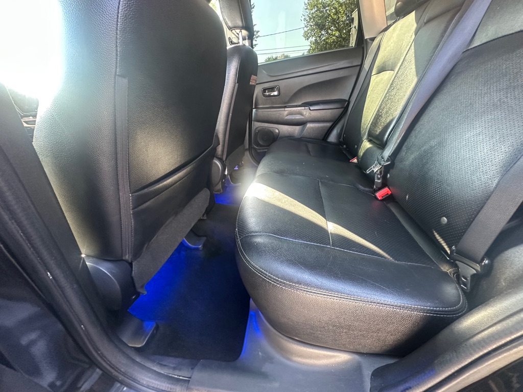 Photo 4 of this MITSUBISHI OUTLANDER SPORT