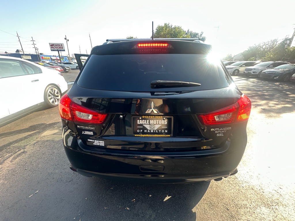 Photo 7 of this MITSUBISHI OUTLANDER SPORT