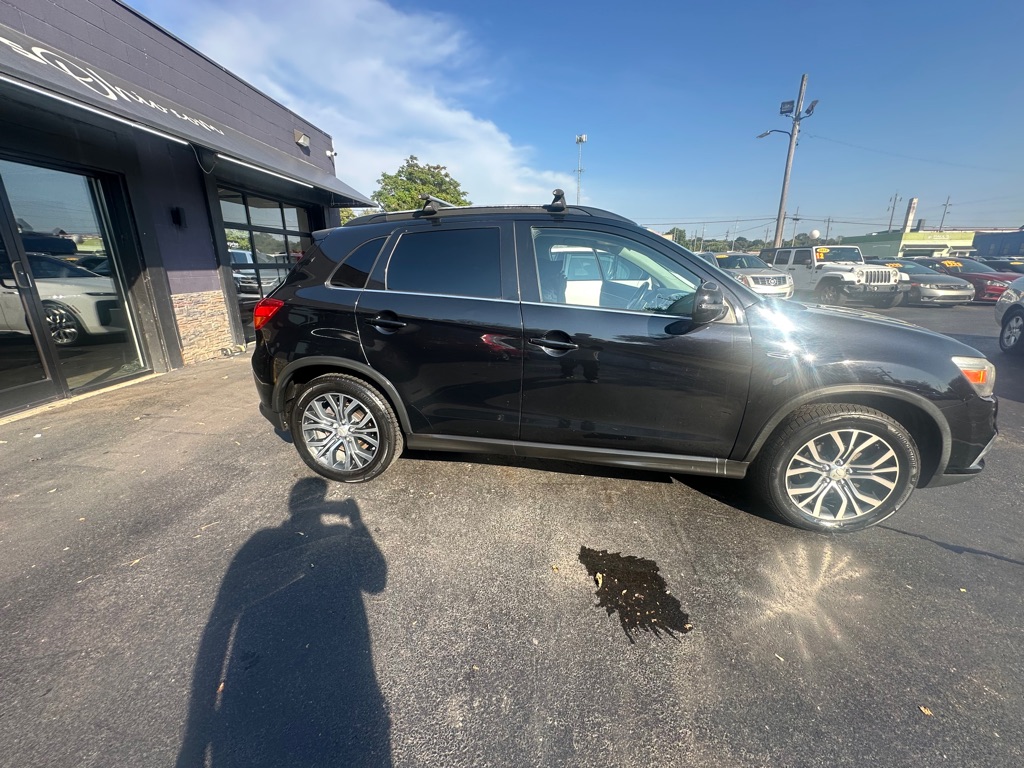 Photo 6 of this MITSUBISHI OUTLANDER SPORT
