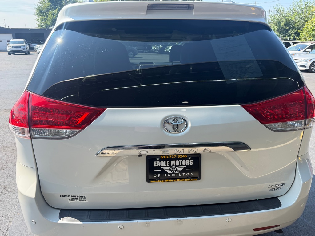 Photo 8 of this TOYOTA SIENNA