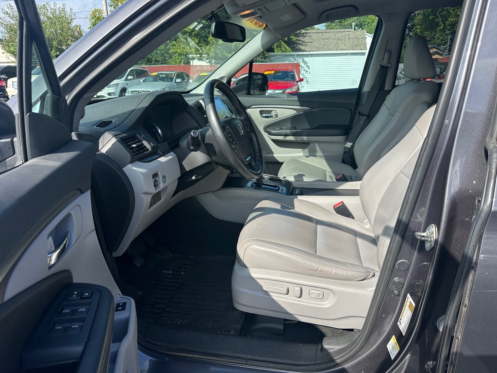 Photo 8 of this HONDA PILOT