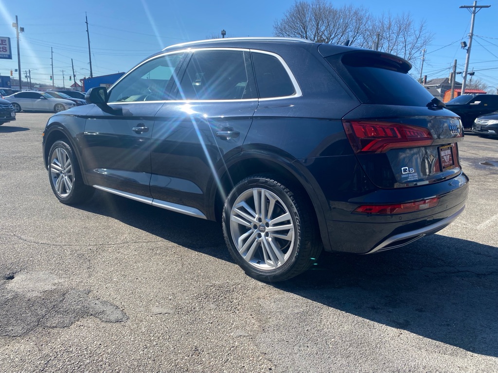 Photo 5 of this AUDI Q5