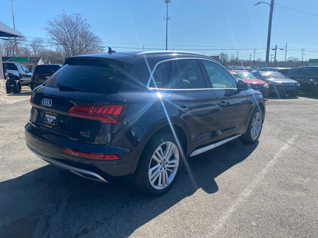 Photo 8 of this AUDI Q5