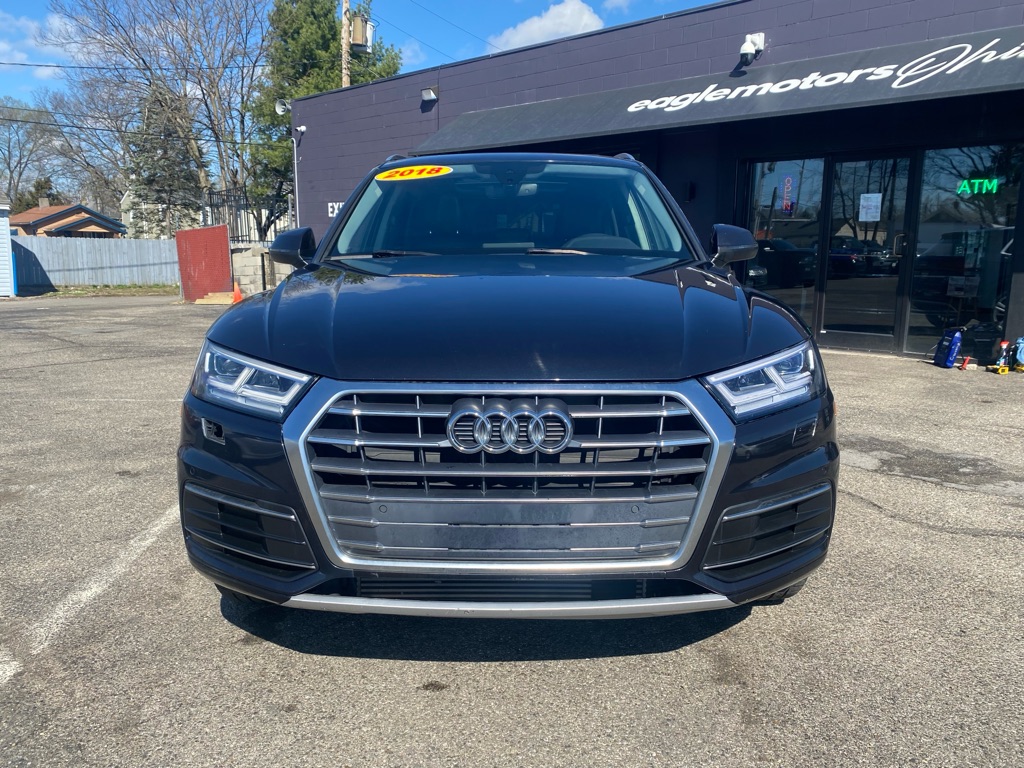 Photo 2 of this AUDI Q5
