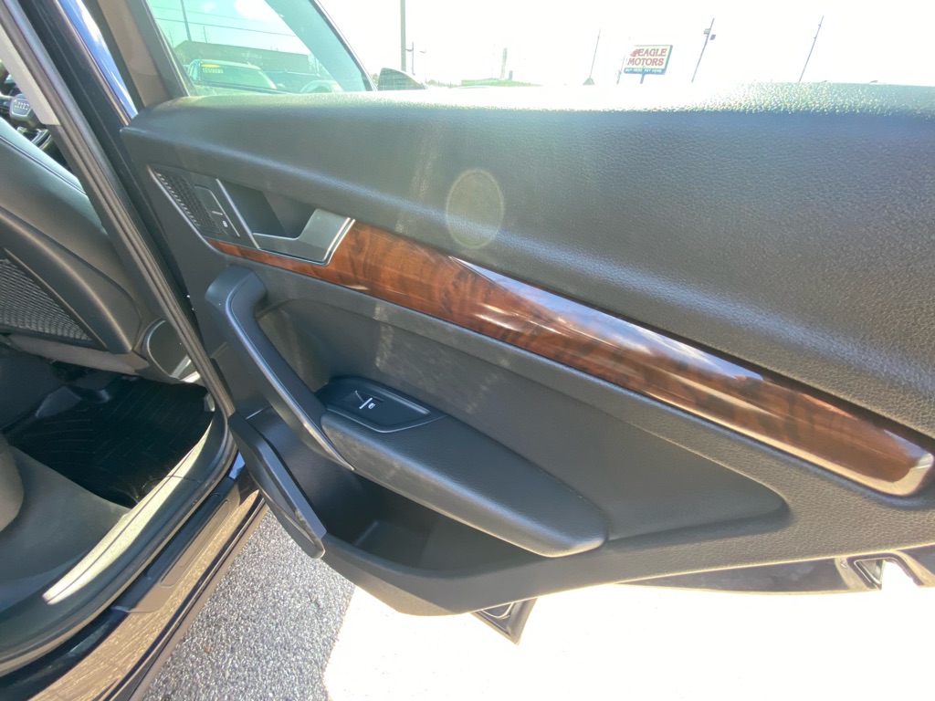 Photo 34 of this AUDI Q5