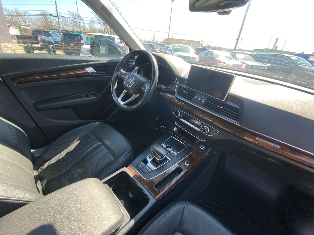 Photo 26 of this AUDI Q5