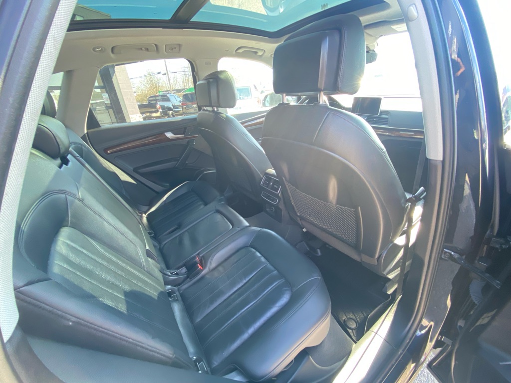 Photo 33 of this AUDI Q5